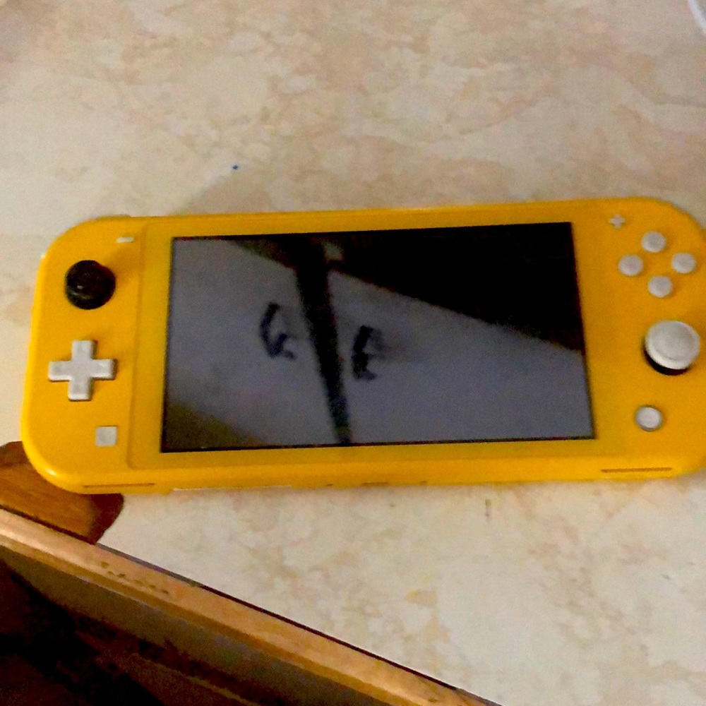 I am selling a Nintendo switch light. Colour is yellow